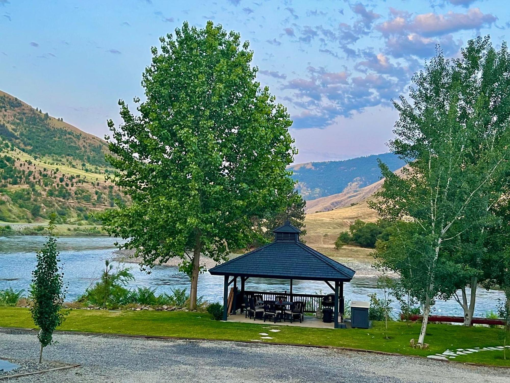 Steelhead Lodge Lucile Exteriér fotografie