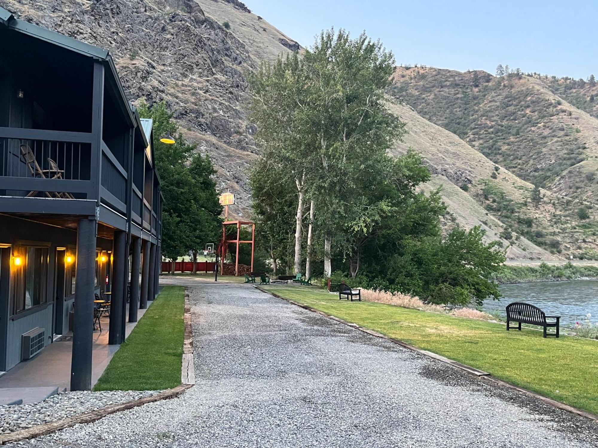 Steelhead Lodge Lucile Exteriér fotografie